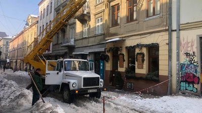 У Львові негода руйнує будинки