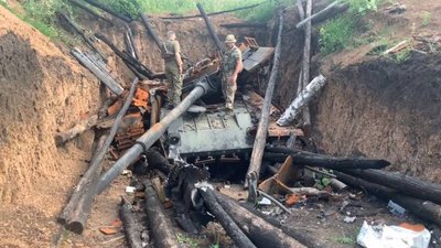 Голова громади показав знищену російську техніку на Дергачівщині