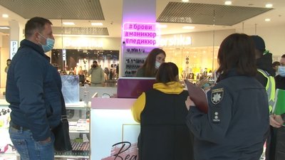 Користуються попутками і показують сертифікати у ТРЦ: Черкащина у червоній зоні Користуються попутками і показують сертифікати у ТРЦ: Черкащина у червоній зоні