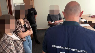 Правоохоронці оголошують підозру посадовцям ТЦК
