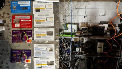 Житель Умані влаштував кібератаку на сервери держструктур Республіки Азербайджан. Фото з обшуків в будинку черкащанина Головного управління Нацполіції Черкащини. Житель Умані влаштував кібератаку на сервери держструктур Республіки Азербайджан. Фото з обшуків в будинку черкащанина Головного управління Нацполіції Черкащини.