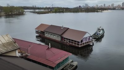 Демонтаж кафе у затоці Наталка в Києві