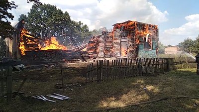 На Житомирщині дотла згоріла дерев’яна церква На Житомирщині дотла згоріла дерев’яна церква