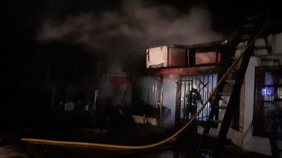 На Прикарпатті горіли два магазини На Прикарпатті горіли два магазини