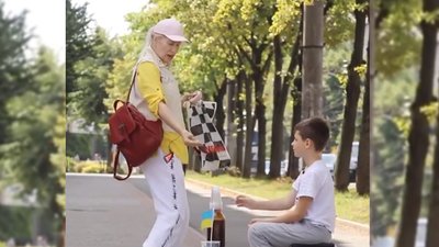 "Армії може допомогати будь хто". У Львові школяр готує та продає квас аби допомогти ЗСУ "Армії може допомогати будь хто". У Львові школяр готує та продає квас аби допомогти ЗСУ