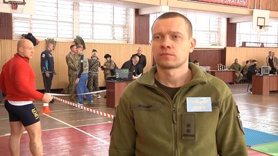 У Запоріжжі відбулися змагання з гирьового спорту серед військових У Запоріжжі відбулися змагання з гирьового спорту серед військових