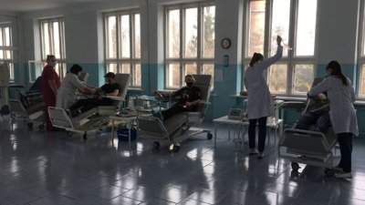 У Тернополі утворилися черги біля пункту здачі крові У Тернополі утворилися черги біля пункту здачі крові