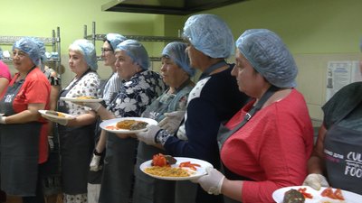"Кожен розуміє по-своєму": у Рівному шкільних кухарів навчають опановувати нове меню "Кожен розуміє по-своєму": у Рівному шкільних кухарів навчають опановувати нове меню