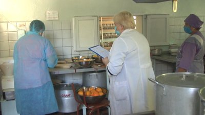 У Хмельницькому перевіряють шкільні їдальні