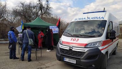 Працівники Коломийської районної бібліотеки розпочали голодування біля райради Працівники Коломийської районної бібліотеки розпочали голодування біля райради