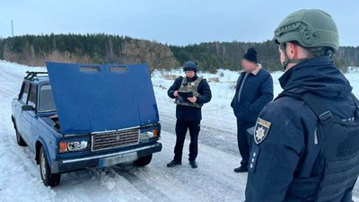 З прикордонного села їхали у лікарню: росіяни, ймовірно, з дрона атакували авто з цивільними на Чернігівщині