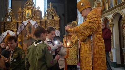 До гарнізонного храму Черкас доставили Вифлеємський вогонь