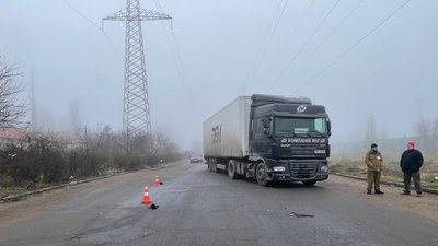 У Миколаєві пішохід потрапив під колеса вантажівки