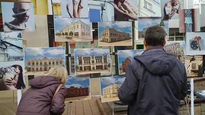 Виставка просто неба. Виставка просто неба.