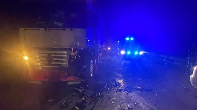 ДТП на Житомирщині: легковик зіткнувся з вантажівкою – один з водіїв загинув ДТП на Житомирщині: легковик зіткнувся з вантажівкою – один з водіїв загинув