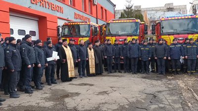 Рятувальники Тернопільщини отримали нові автомобілі та обладнання Рятувальники Тернопільщини отримали нові автомобілі та обладнання
