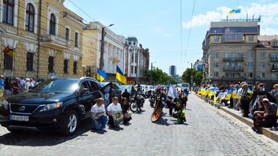 Автопробіг у пам'ять про загиблих захисників – Кропивницький – Суспільне Кропивницький