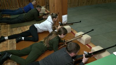 Стрільби для початківців: олімпієць навчав рівнян вправлятися зі зброєю