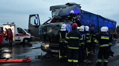 Рятувальники допомогли водію, який потрапив у ДТП на Миколаївщині Рятувальники допомогли водію, який потрапив у ДТП на Миколаївщині