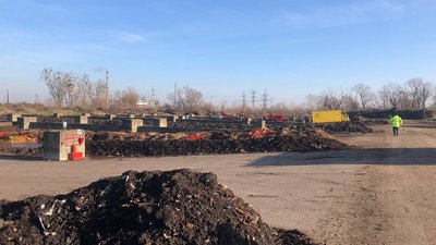 Гілки дерев, фрукти та інші відходи: що привозили на станцію компостування у Львові в 2022 році Гілки дерев, фрукти та інші відходи: що привозили на станцію компостування у Львові в 2022 році