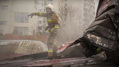 Коротке замикання електромежі. У центрі Миколаєва горів будинок Коротке замикання електромежі. У центрі Миколаєва горів будинок
