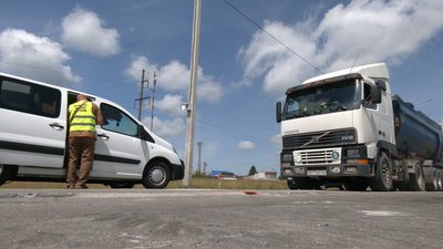 Біля Рівного почали зважувати вантажівки. Як це працює та як штрафують