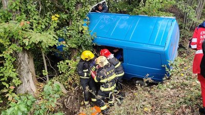 Автівка зіштовхнулася з деревом: на Вінниччині в аварії загинув 44-річний чоловік