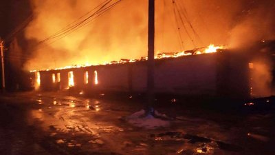 На Чернігівщині горів склад на території колишнього цукрового заводу На Чернігівщині горів склад на території колишнього цукрового заводу