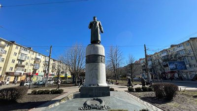 Демонтаж пам’ятників у Полтаві: які рішення можуть ухвалити депутати
