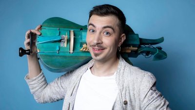 Учасник українського вокального шоу зіграв на лірі, яку виготовив сам