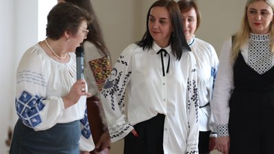 У Чернівцях представили відтворену вишиту сорочку письменниці Ольги Кобилянської У Чернівцях представили відтворену вишиту сорочку письменниці Ольги Кобилянської