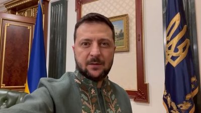 Мілітарі-вишиванку Зеленського продали на аукціоні у США за 100 тисяч доларів
