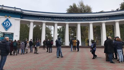 У Києві влаштували автопробіг до будинку голови КСУ Тупицького У Києві влаштували автопробіг до будинку голови КСУ Тупицького