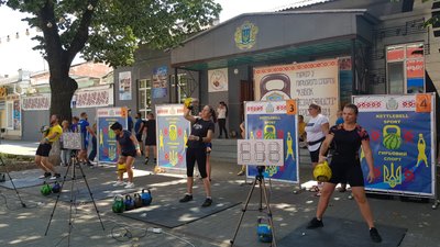 У Херсоні відбувся марафон-естафета з гирьового спорту У Херсоні відбувся марафон-естафета з гирьового спорту