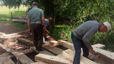 Люди власноруч відремонтували поромні переправи на Волині Люди власноруч відремонтували поромні переправи на Волині