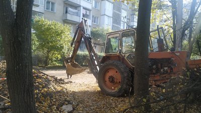 Франківські комунальники хотіли закопати живцем кошенят, які залізли під теплотрасу Франківські комунальники хотіли закопати живцем кошенят, які залізли під теплотрасу
