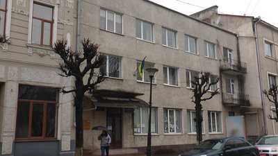 У Коломиї страйкують через закриття районної бібліотеки. Анонсують голодування У Коломиї страйкують через закриття районної бібліотеки. Анонсують голодування