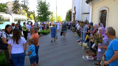 Востаннє за старим календарем: православні вінничани святкують Медовий Спас Востаннє за старим календарем: православні вінничани святкують Медовий Спас