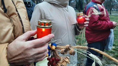 "Мотре, віддавай пшеницю": у центрі Харкова — хресна хода в пам'ять про жертв голодоморів "Мотре, віддавай пшеницю": у центрі Харкова — хресна хода в пам'ять про жертв голодоморів