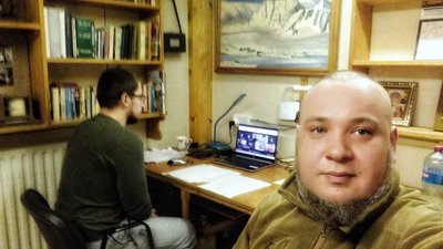 Сергій Глотов під час експедиції на станції "Академік Вернадський" Сергій Глотов під час експедиції на станції "Академік Вернадський"