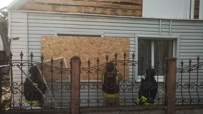 Рятувальники показали, евакуюють людей із села у Великописарівській громаді на Сумщині Рятувальники показали, евакуюють людей із села у Великописарівській громаді на Сумщині