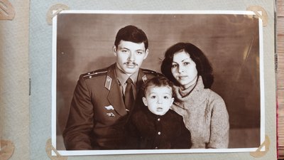 "У важкі часи ми тікати з країни не будемо". Історія татарської родини з Криму, які через війну двічі покинули свій дім