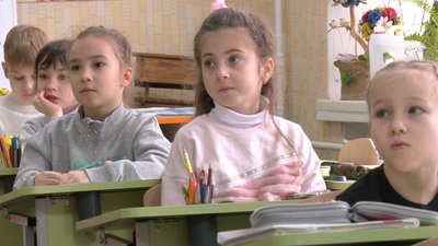 Учні 35 шкіл Черкас повернулися за парти Учні 35 шкіл Черкас повернулися за парти