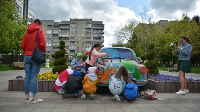 До Долини на фестиваль з’їхалися ретро-автівки До Долини на фестиваль з’їхалися ретро-автівки