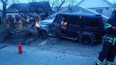 У Черкасах позашляховик в’їхав у стовп