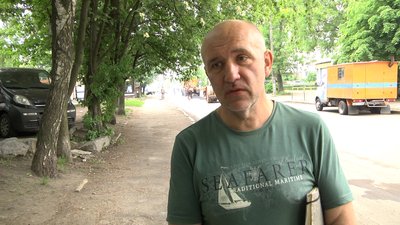 У Житомирі на вулиці Домбровського укладають новий асфальт