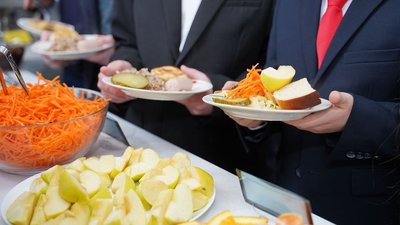 Фото страв, яка їх ціна: у Херсоні заклади освіти з осені доповідатимуть про організацію харчування