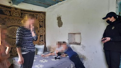 Погані умови проживання: на Хмельниччині у матері забрали п'ятьох дітей