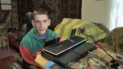 Володимир Малуха любить писати музику Володимир Малуха любить писати музику