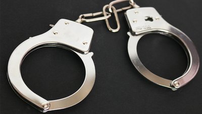 Стрибав по дахах. У Кропивницькому затримали чоловіка з наркотиками